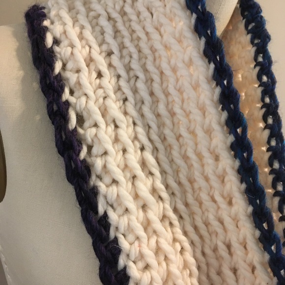 NWT “Abigail English” Chunky Infinity Scarf. - Picture 6 of 8